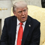 Donald Trump sofre a língua Majal em Harvard Fight