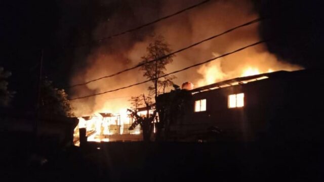 Dor de Stroke O avô morreu assado durante um incêndio em Ciracas, East Yakarta

