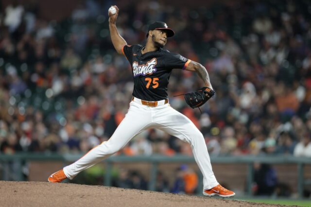 Doval Blow raramente quando os gigantes do SF caem em Padres em 10 entradas

