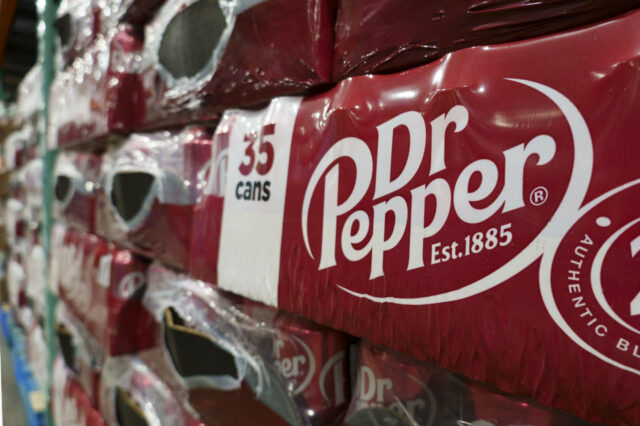 Dr. Pepper lembrou após a mistura de açúcar em milhares de leite


