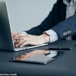 PC Liam Reakes forjou mais de 100 horas de trabalho mantendo a tecla 'Z' no teclado