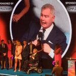 Eamonn Holmes conheceu um coral de Boos quando aceitou o GB News Award no Tric Awards em sua cadeira de rodas na terça -feira à noite