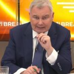 Eamonn Holmes remove seu anel de casamento semanas depois que a ex -Ruth Langford desenhou sua própria banda por um ano após a divisão