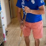 Alan Brozel agora está trabalhando como limpador depois de ser enganado por sua economia de pensão a £ 150.000
