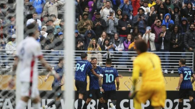 Ele ficou atrasado para trás, o Milan Intermediate Rose para inclinar os diamantes vermelhos de Urawa

