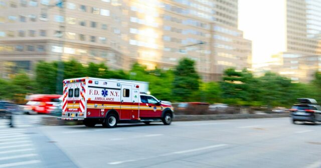 Em breve você poderá enviar 911 fotos e vídeos com a mesma facilidade de amigos | A ambulância de Nova York mostrada