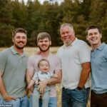 George 'Jeremy' Bingham (no meio), 48, e seus três filhos, George 'Bailey' (à esquerda) 26, Gavin (esquerda do meio), 24 e Ayden (à direita), 20, caíram em um pequeno avião Cessna no mar, fora de San Diego, no domingo)