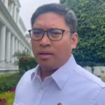 Em seguida, o comissário de Pupuk da Indonésia, Wamentan Sudaryono, fora da posição em Bulog