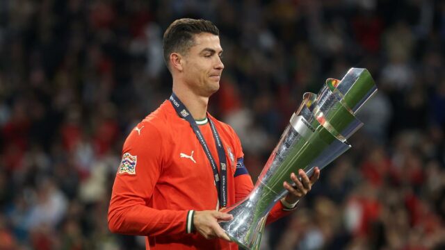 Emocional Ronaldo diz "nada melhor" do que ganhar troféus com Portugal após o triunfo da liga das nações da UEFA

