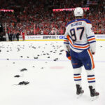Enquanto assistimos a cada final da NHL Stanley T final: Floridons Panthers vs Edmonton Oneers