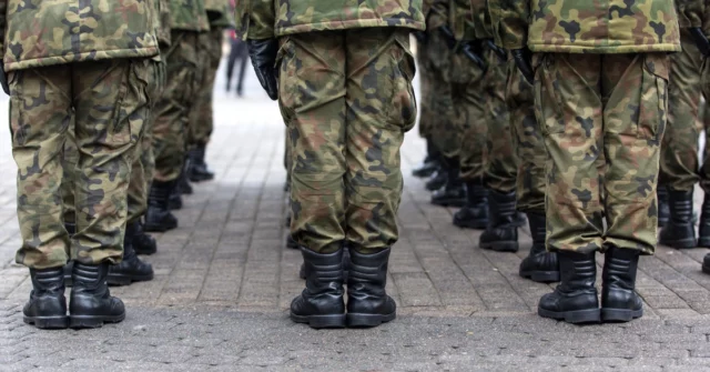 Escândalo no exército. Soldado com cobranças para coletar assinaturas em Trsaskowski

