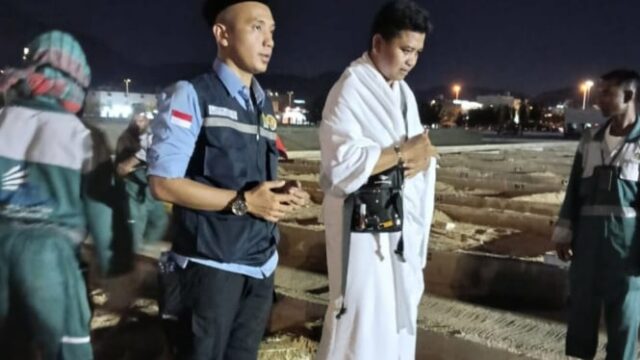 Este é o processo funerário de peregrinos indonésios em Makkah

