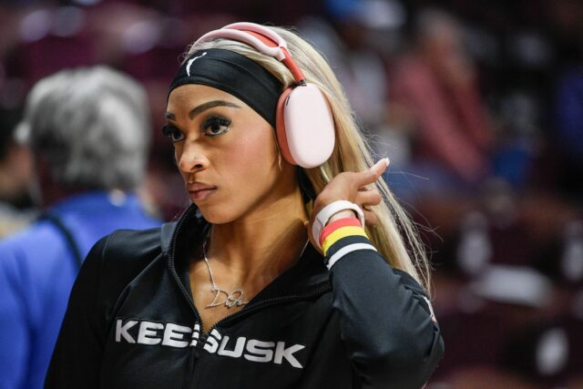 "Estou apenas tocando ASF": Dijonai Carrington defende Skylar Diggins depois de uma falta de "jogador sujo" de uma falta

