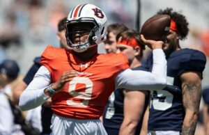 “Eu não acho que Deuce Knight quer ser o seu trimestre inicial”: o analista da CFB Aubburn QB1 oferece uma vantagem para Jackson Arnold March Madness Logo