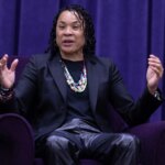 "Eu nunca trapacei, nunca fui aceito": Dawn Staley compartilha uma citação ousada dos livros de áudio da mais venda da NYT.