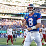 Ex-gigante QB QB após a primeira forte impressão com uma nova equipe