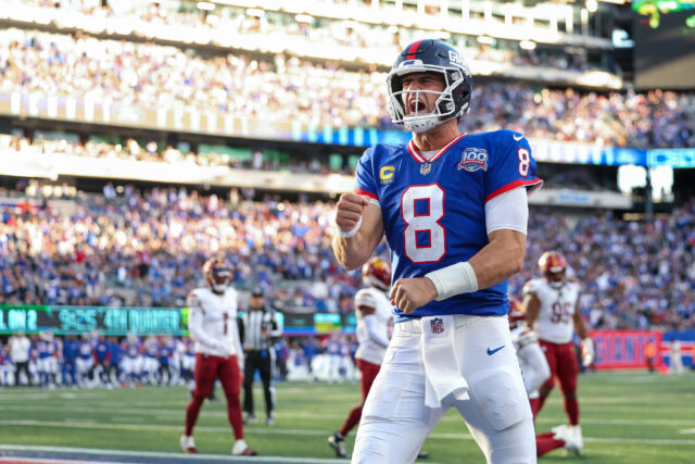 Ex-gigante QB QB após a primeira forte impressão com uma nova equipe

