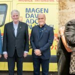 Exclusivo: Franklin Graham lidera uma cerimônia porque a bolsa de Samaritan dá a Israel uma ambulância blindada "à prova de balas"