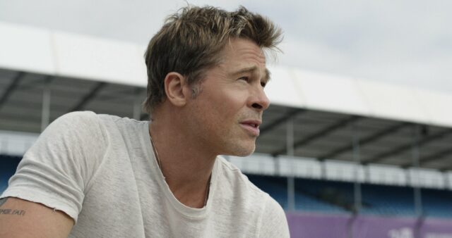 Brad Pitt e Damson Idris em 'F1 Film' (Crédito: Warner Bros / Apple Original Movies)