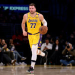 Famous Don Nelson Hall para usar sapatos Doncic Luka em protesto contra o comércio de Mastermicks