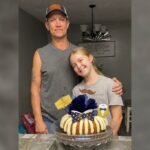Pai e filha com massa por ocasião do dia dos pais.