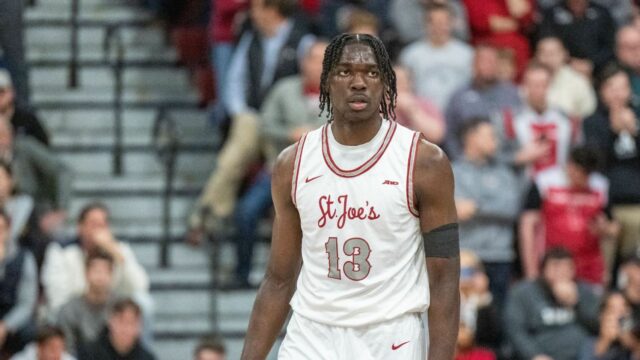 Fleming vai para o Suns no número 31 quando o projeto é retomado


