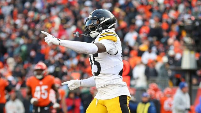 Fonte: Steelers se estende por Elliott em um acordo de 2 anos

