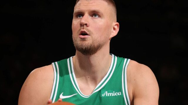 Fontes do Celtics para trocar porzingis em falcões

