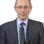 Sir Andrew Dilnot, arquiteto para planos de reforma para assistência social