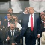 Menschen auf dem Rasen rund um das Washington -Denkmal als Präsident Donald Trump nehmen an einer Militärparade teil, die an das 250. Jahrestag der Armee erinnert und mit seinem 79. Geburtstag am Samstag, dem 14. Juni 2025, in Washington zusammenfiel. (AP Photo/Julia DeMaree Nikhinson)