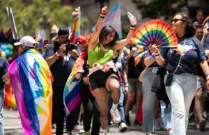 Fotos: Rainbow, música, dança e orgulho alegre … Centenas participam da 55ª Parade Anual de São Francisco Pride Os participantes os celebram