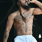 O público de Glastonbury foi liderado em músicas por