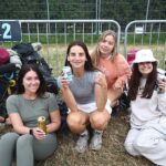 Milhares de campistas caem no Festival de Glastonbury em Worthy Farm esta manhã