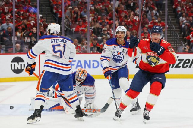 "Game Over": nós, Oilers no primeiro período depois de cair "Game Over": nós, Oilers no primeiro período depois de cair de 3 a 0 para o Panthers'a Early Game 4 SCF previu