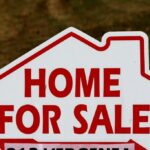 Gigante imobiliário Compass arquivos contra Zillow em diretrizes de listas de casas privadas