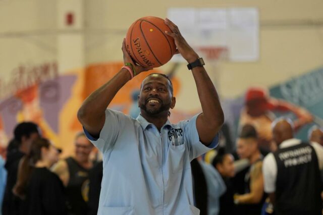Haley Cremen, coordenador de programas do basquete Golden State Warriors ...