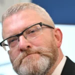 Grzegorz Braun engoliu a exposição LGBT. Szymon hołownia o proíbe de entrar no Sejm