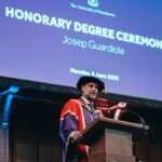Guardiola concedeu um diploma honorário pela Manchester University