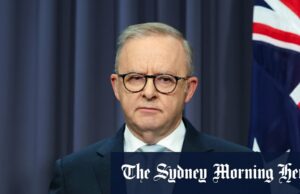 Guerra no Oriente Médio Dangerous Albanês perdeu ocasião Os manifestantes do Irã e a criança entram no pôster com um vampiro para iluminar o presidente dos EUA, Donald Trump, na Praça da Revolução, até os ataques dos EUA em locais nucleares no Irã