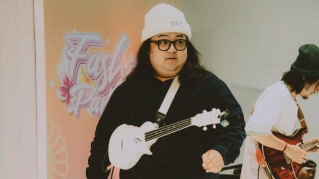 Gusti Irwan Wibowo, também conhecido como Gustiwiw, locutor e músicos jovens que são amados por muitas pessoas

