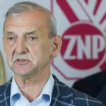 Há uma resposta às demandas de um professor. "As economias devem ser introduzidas"