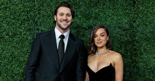 Josh Allen e Hailee Steinfeld nas 14ª honras anuais da NFL realizadas no SAENGER Theatre em 6 de fevereiro de 2025 em Nova Orleans.