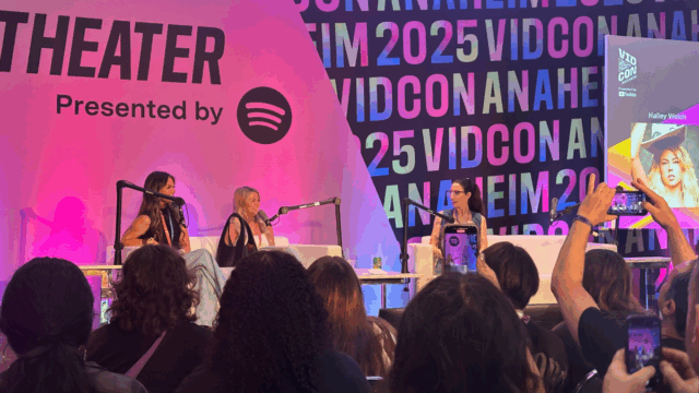 Haliey Welch gravou o Talk Tuah para uma platéia ao vivo na Vidcon. Tornou -se bagunçado.

