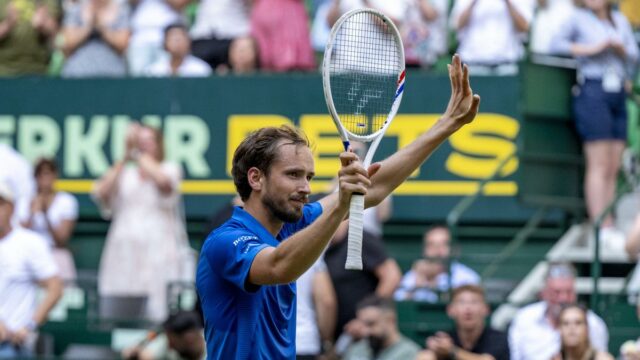 Halle Open 2025: Medvedev envia esperança caseira Zverev para chegar à final

