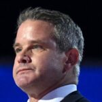 Hard Anti-Trmper Adam Kinzinger: 'Call Real' para bombardear instalações nucleares iranianas