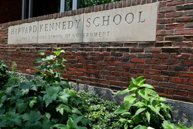 Harvard encontra o visto internacional em meio a Trump Visa Showdown


