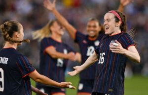 Hayes no retorno estelar de Lavelle: “Apenas um levantou” Hayes no retorno estelar de Lavelle: "Apenas um levantou"