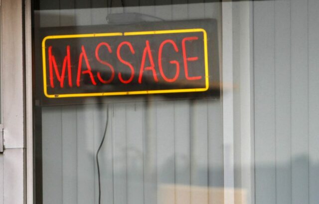 Hayward -Man tentou estuprar o traficante de masse quando disse que não era esse tipo de salão de massagem, diz a polícia, diz a polícia


