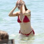 Heather Graham enviou temperaturas que aumentaram durante uma excursão de praia fresca na Sardenha na sexta -feira