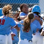 Hillsdale deixou o defensor Taylor O'Mahony (11) deixar uma bola através da caixa, que marcou o vencedor contra o cardeal Newman durante a sétima pousada do jogo de softball da High School da High School da Divisão Norcal III no sábado, 7 de junho de 2025, em San Mateo, Califórnia (D. Ross Cameron para o grupo de áreas da baía)))